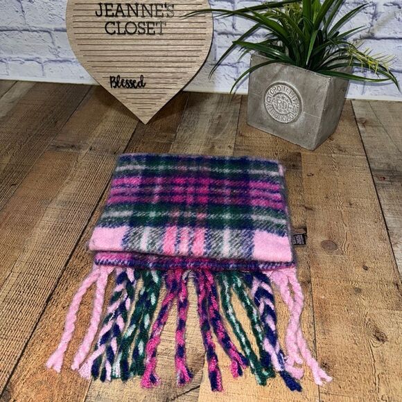Victoria’s Secret Scarf New Pink and Green Plaid Cozy Warm Fuzzy Scarve NWT - Picture 5 of 7